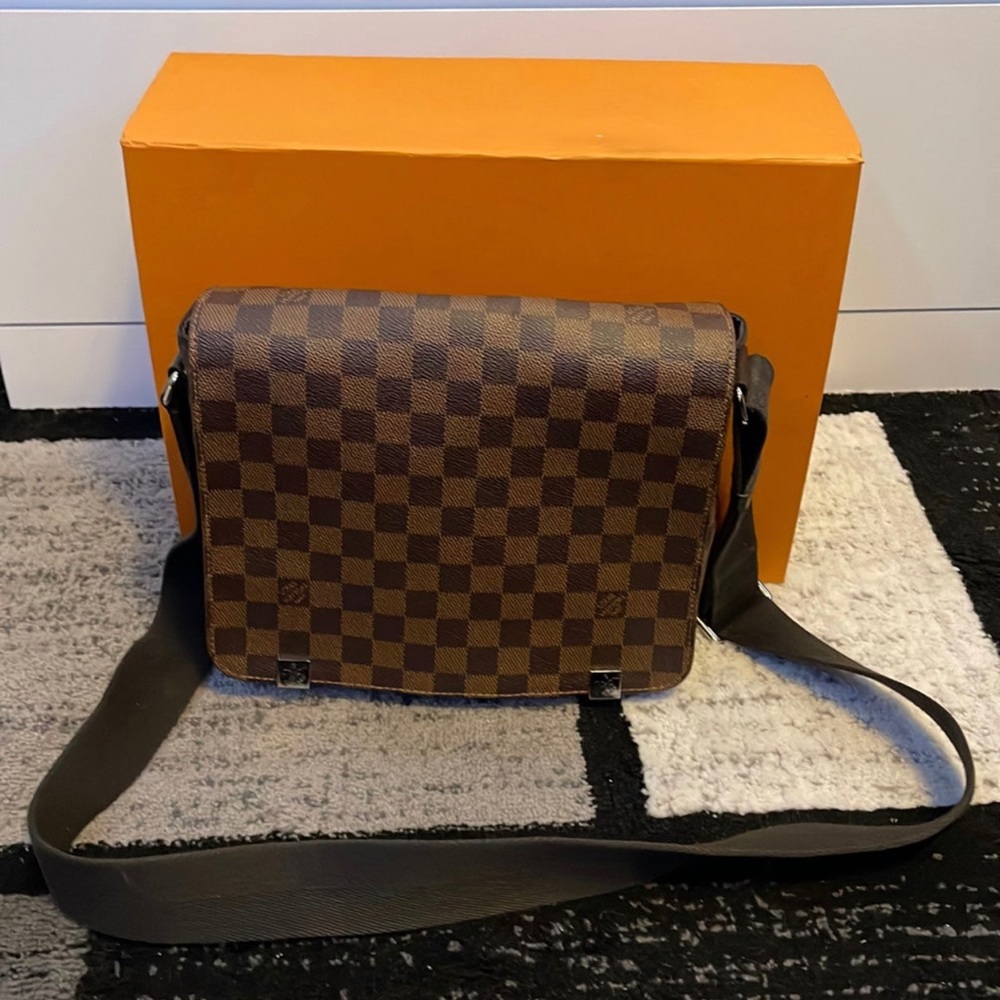 Louis Vuitton Messenger Bag